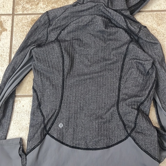 Lululemon long sleeve hoodie - Picture 4 of 4